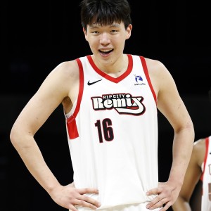 拓媒：杨瀚森在G联盟是进攻核心但在NBA不是 这限制了他的发挥