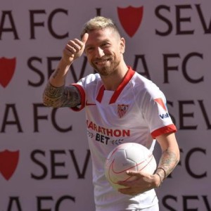 乐鱼体育网站-【观察】帕普与真蓝黑的“婚姻故事”，童话难容僭越